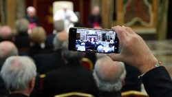 Papa com membros da União Nacional dos Mutilados por Serviço