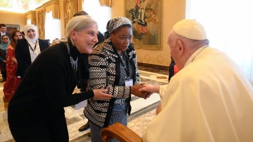 Il Papa: nella ricerca della pace coinvolgere di più le donne