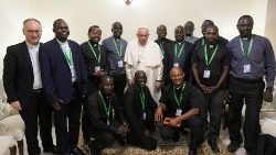 Il Papa con i gesuiti incontrati durante il viaggio apostolico nella Repubblica Democratica del Congo e in Sud Sudan 