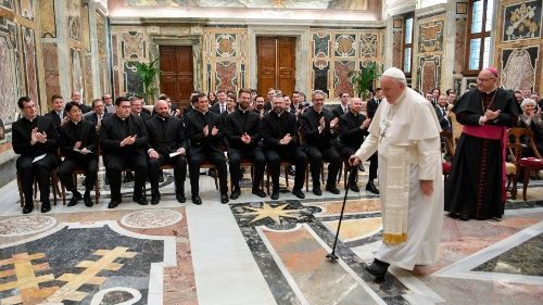 Il Papa ai futuri sacerdoti: siate sempre segno di una Chiesa misericordiosa e in uscita
