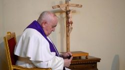 Францішак падчас велікапоснай акцыі 24 гадзіны для Пана. Архіўнае фота