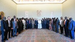 教宗接见南苏丹两个代表团