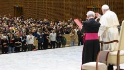 Papa Franjo blagoslivlja hodočasnike iz mjesta Rho (Milano)