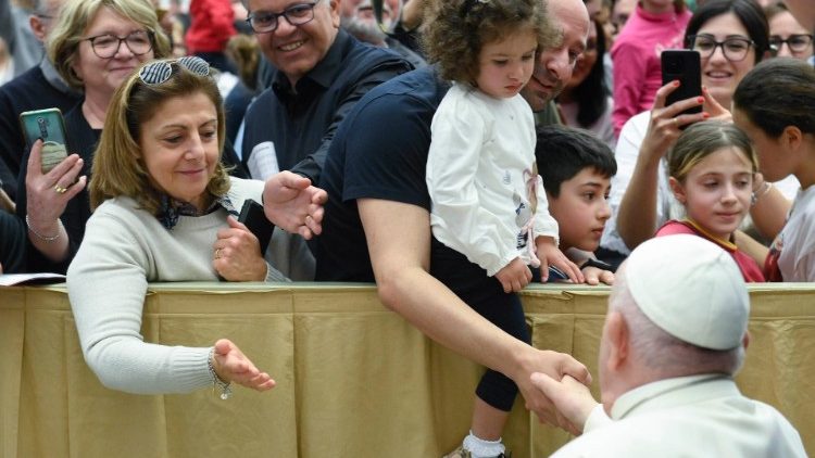 Papež s věřícími z lombardské farnosti