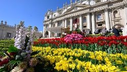 St. Peter's decked out with Dutch flowers