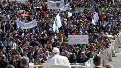 教宗在圣伯多禄广场接见意大利朝圣者
