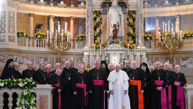 Ferenc pápa a budapesti Szent István-bazilikában a magyar püspökökkel