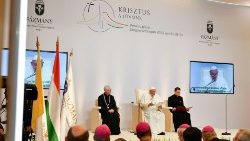 Papa Francisco discursa aos presentes na Universidade Católica Péter Pázmány, em Budapeste
