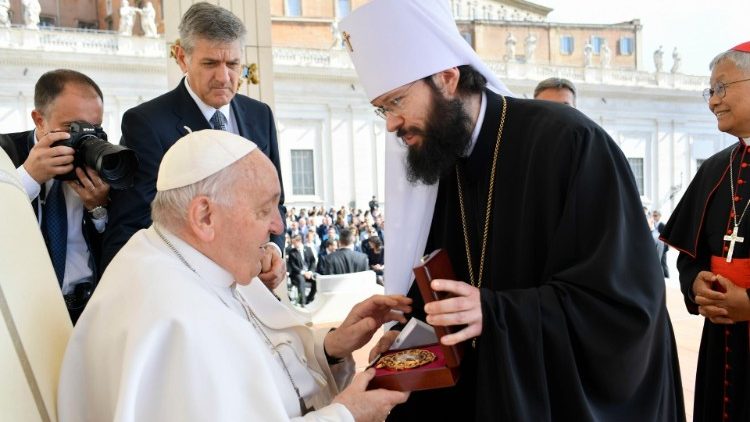 俄羅斯東正教安東尼總主教在公開接見活動問候教宗