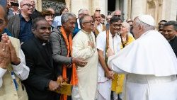 Účastníci kresťansko-hinduistického stretnutia s pápežom Františkom