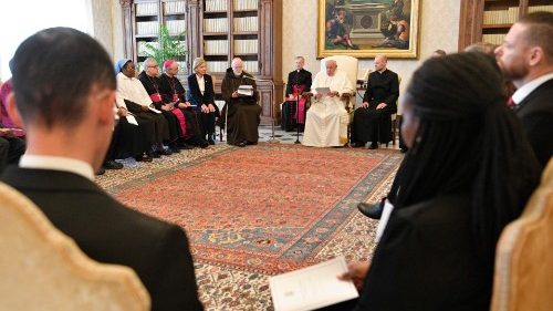 Abusi, il Papa: ognuno di noi toccato da questo male, riparare le vite spezzate