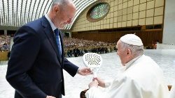 Audiencia del Papa Francisco a los participantes en el Simposio Internacional de Tenis y Pádel.