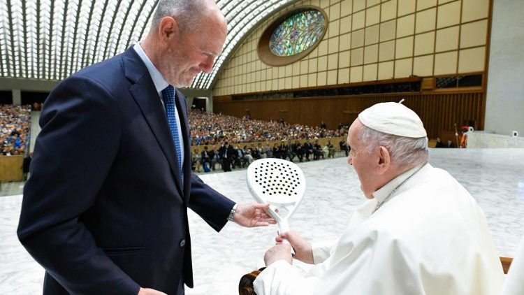 Audiencia del Papa Francisco a los participantes en el Simposio Internacional de Tenis y Pádel.