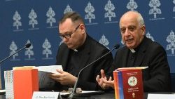 Monsignor Fisichella e monsignor Graham Bell alla conferenza stampa sul Giubileo 2025