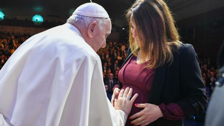 教宗降福孕妇