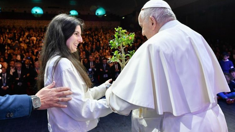 Pope Francis receives a small tree at the "General States of Birthrate" in 2023
