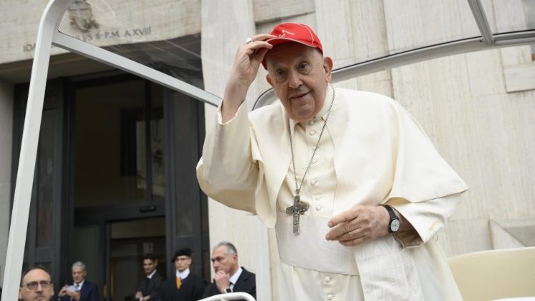 Papa Franjo s krizmanicima i kandidatima za sakrament potvrde iz Genovske nadbiskupije