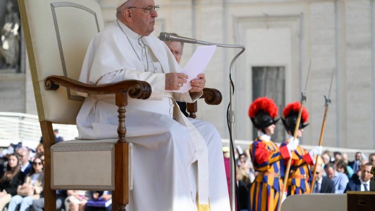 Papa Francesco all'udienza generale di questo mercoledì in Piazza San Pietro
