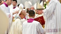 Siku ya Alhamisi Kuu, Kanisa linaadhimisha mambo makuu matatu, kuwekwa kwa; Sakramenti ya Ekaristi Takatifu, Sakramenti ya Daraja Takatifu - Upadre na Amri Kuu ya mapendo. 