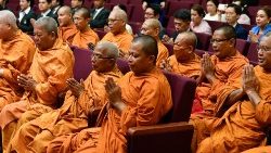 Buddhistische Mönche bei einem Treffen