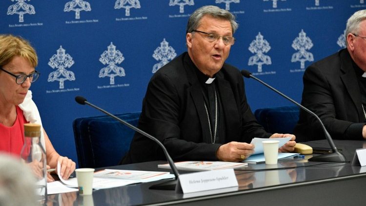 Watykan zaprezentował dokument roboczy na synod nt. synodalności 