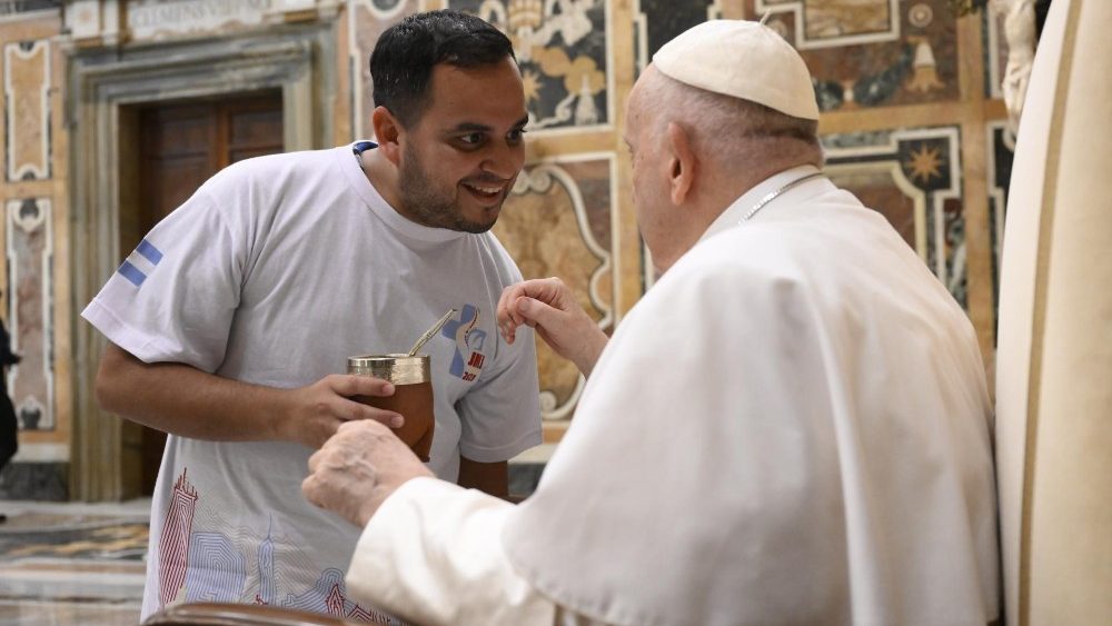 O Papa recebe em audiência um grupo de jovens da Arquidiocese de Córdoba, na Argentina (Vatican Media)