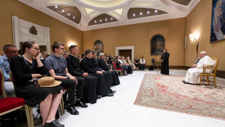 O Papa Francisco se encontra com jovens poloneses no Vaticano