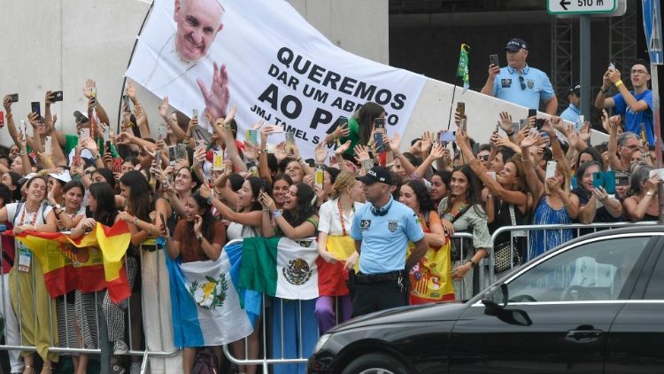 À l'arrivée du Pape François pour les JMJ 2023 à Lisbonne au Portugal. 