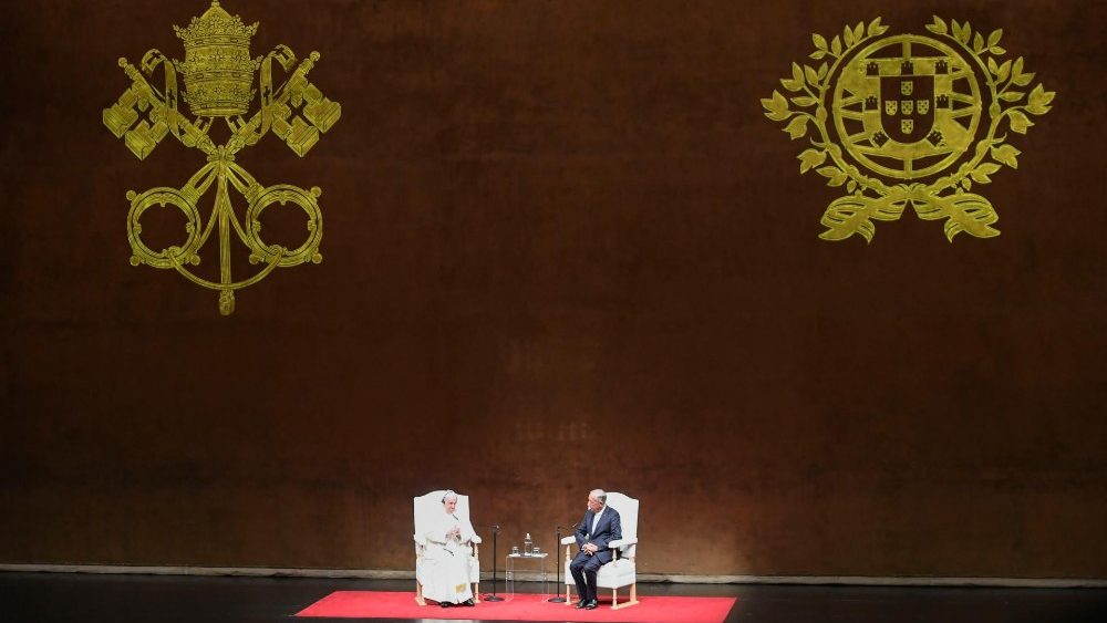 Падчас сустрэчы з дыпламатамі, а таксама палітычнымі, рэлігійнымі і грамадскімі лідарамі Партугаліі