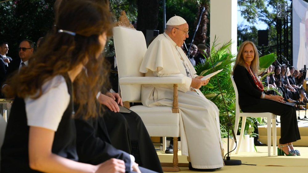 Папа на сустрэчы са студэнтамі Партугальскага Каталіцкага ўніверсітэта