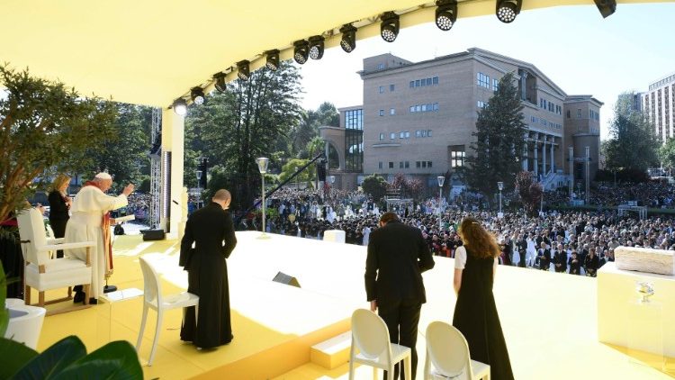 O Papa Francisco durante o encontro com os jovens universitários