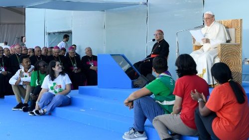 Le Pape rappelle aux jeunes que Dieu les aime et les appelle