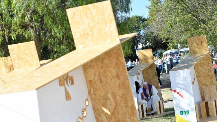 Đức Thánh Cha giải tội