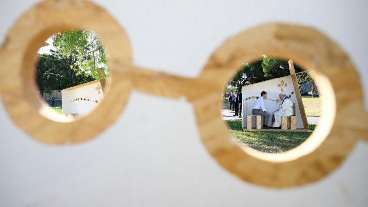 教宗為青年聽吿解