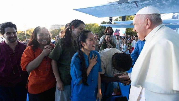 2023.08.04 Papież Franciszek z młodzieżą podczas ŚDM w Lizbonie