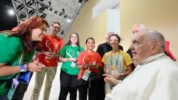 리스본 세계청년대회(WYD)에 참가한 젊은이들과 밤샘기도에 함께하는 프란치스코 교황