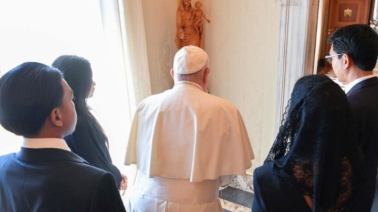 The Pope and the President pray a Hail Mary before an image of Our Lady