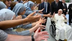 Papst Franziskus bei der Audienz für die Eucharistischen Jüngerinnen Jesu (DGE) diesen Freitag