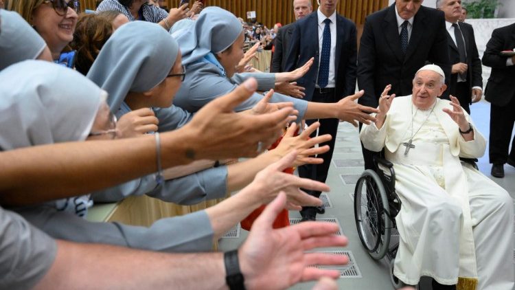 Papst Franziskus bei der Audienz für die Eucharistischen Jüngerinnen Jesu (DGE) diesen Freitag