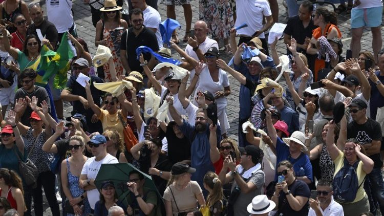 Waamini katika Uwanja wa Mtakatifu Petro Dominika 27 Agosti 2023