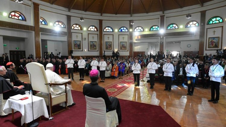 Encontro do Papa Francisco com os fiéis da Mongólia na Catedral dos Santos Pedro e Paulo