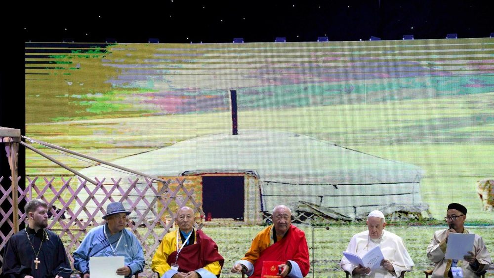 Encontro Ecum}enico e Inter-religioso no Teatro Hun, em Ulan Bator 