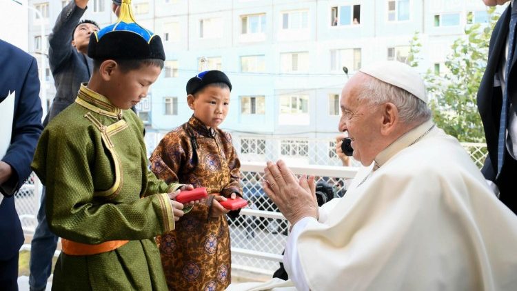 2023.09.04 Viaggio Apostolico in Mongolia - Incontro con gli operatori della carita'