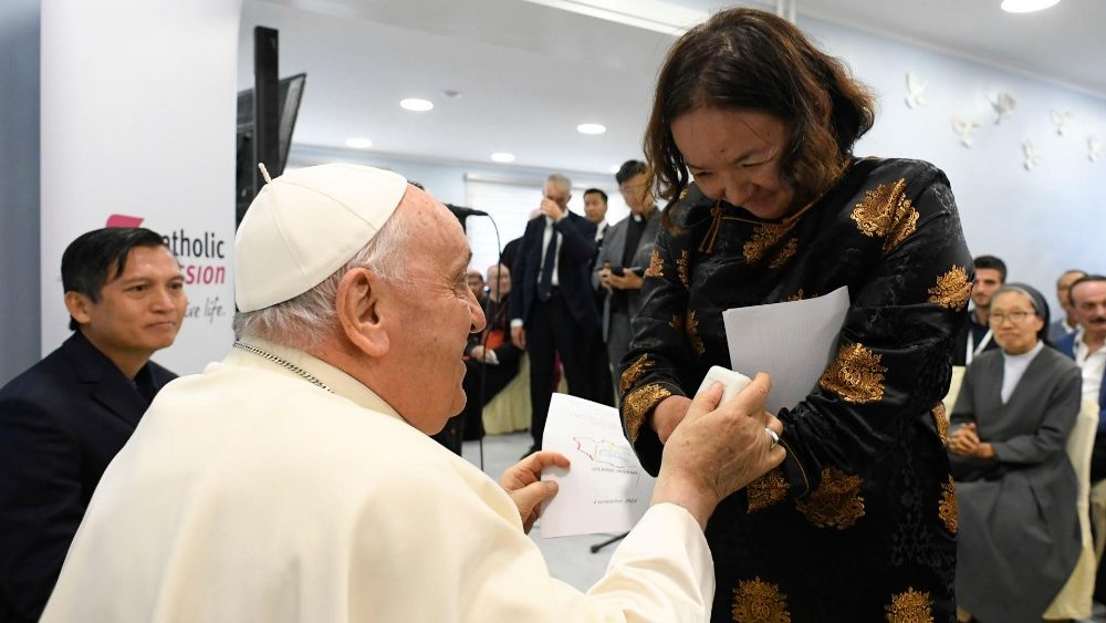 2023.09.04Viaggio Apostolico in Mongolia - Incontro con gli operatori della carita'