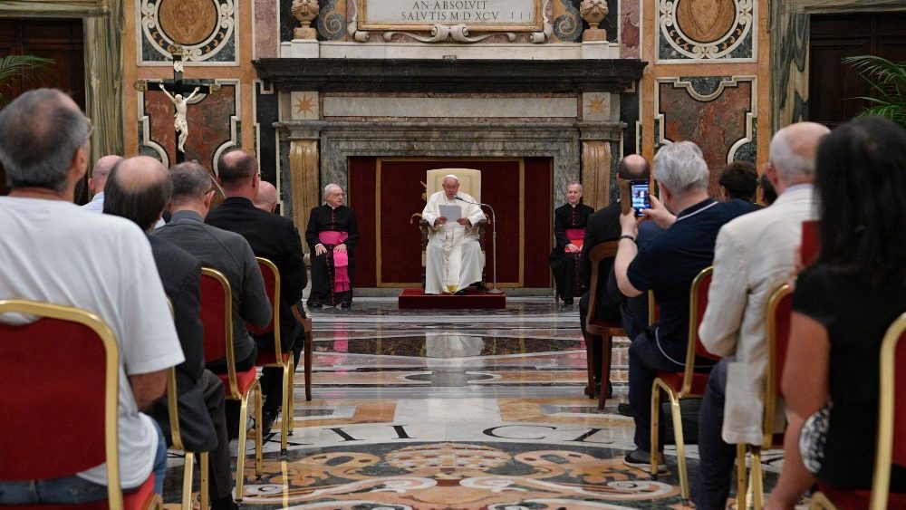 O Papa Francisco na audiência com os membros da Associação Bíblica Italiana (Vatican Media)
