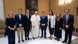 O Santo Padre em audiência com os membros da comissão em Defesa dos Direitos da Pessoa Idosa 