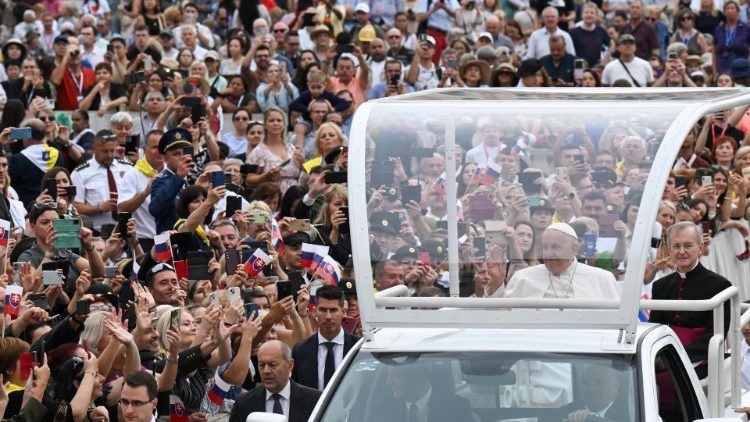 Veliki broj okupljenih vjernika