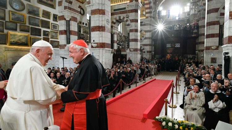 Francesco ringrazia il cardinale Jean-Marc Aveline per le parole di benvenuto