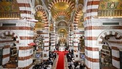 "Učimo se od Jezusovega pogleda, ne dopustimo, da bi minil dan, ne da bi se spomnili, kdaj smo ga sami prejeli, ter ga naredimo za svojega, da bi bili moški in ženske sočutja."