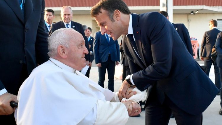 Ceremonija oproštaja i posljednjeg susreta s francuskim predsjednikom Macronom u međunarodnoj zračnoj luci u Marseilleu